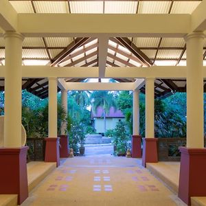 Bungalow Garden View